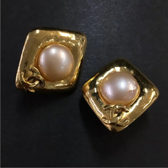 CHANEL CC Logo Pearl & Gold Tone Earrings - Picture 5 of 8